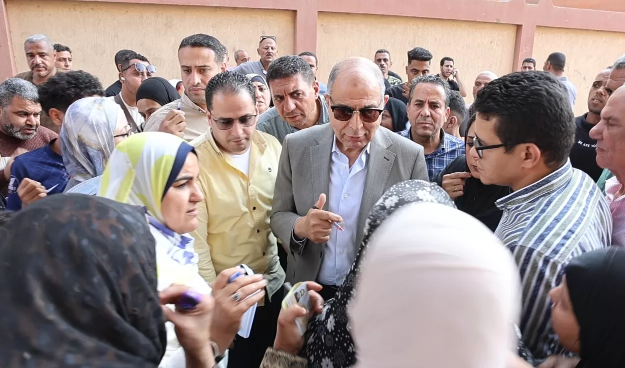 «جبر الخواطر منهج حياة» في المنيا.. المحافظ يواصل لقاءات خدمة المواطنين ويستمع إلى 70 حالة إنسانية 25 - جريدة المساء