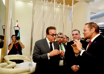 وزير الصحة يزور جناح هيئة الاعتماد والرقابة الصحية GAHAR بمعرض المؤتمر العالمي للسكان 26 - جريدة المساء