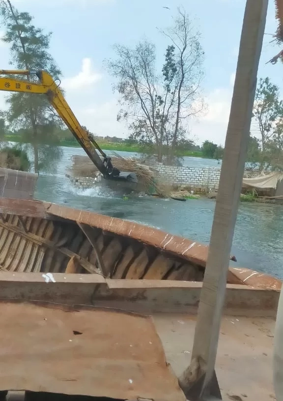 إزالة التعديات على أراضي طرح النهر بالمنوفية ضمن المشروع القومي لضبط النيل 20 - جريدة المساء إزالة التعديات على أراضي طرح النهر بالمنوفية ضمن المشروع القومي لضبط النيل 19 - جريدة المساء