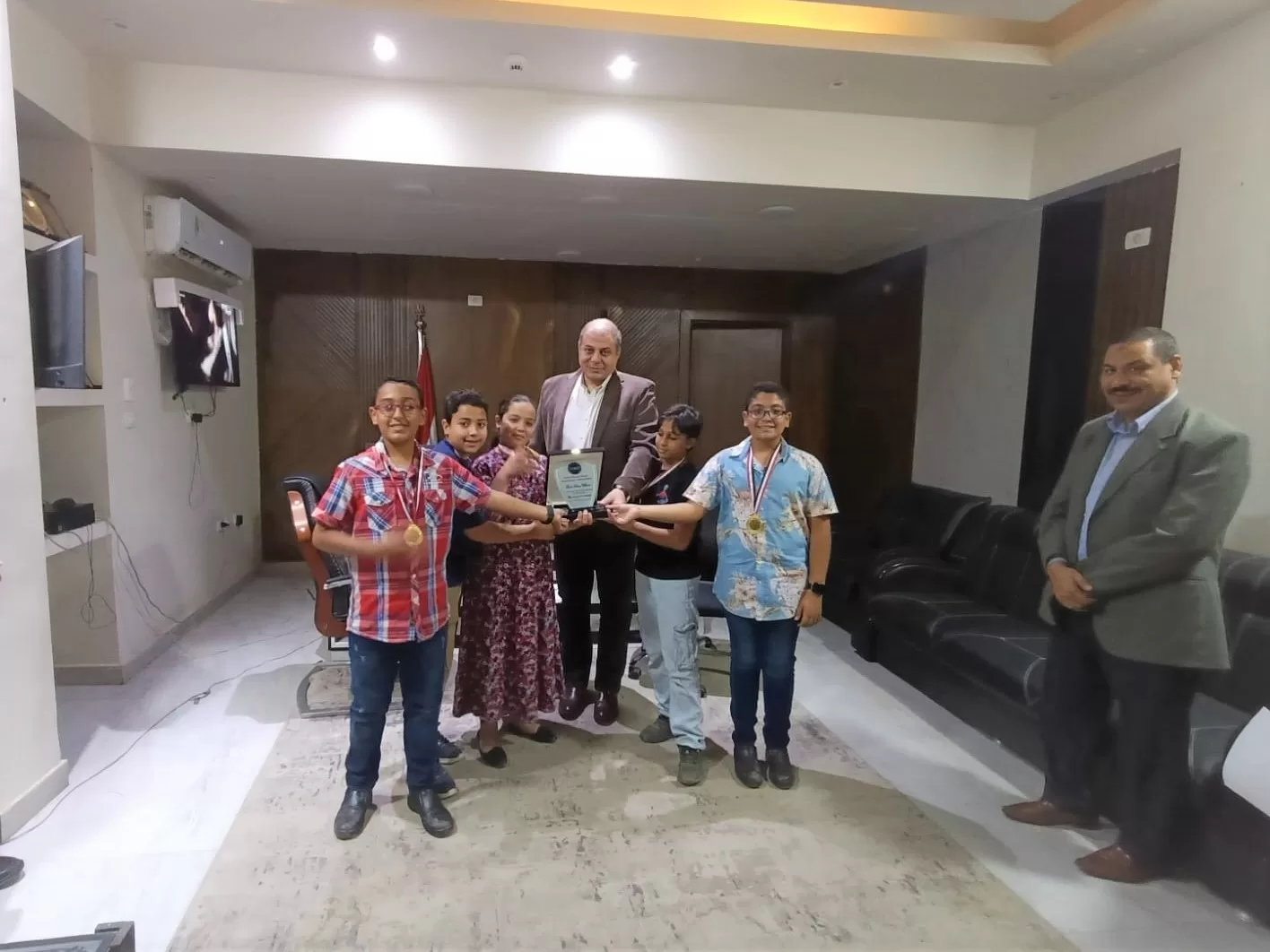 تعليم قنا يكرم أبطال ناسا بعد تأهلهم للعالمية في مسابقة تطبيقات الفضاء 25 - جريدة المساء