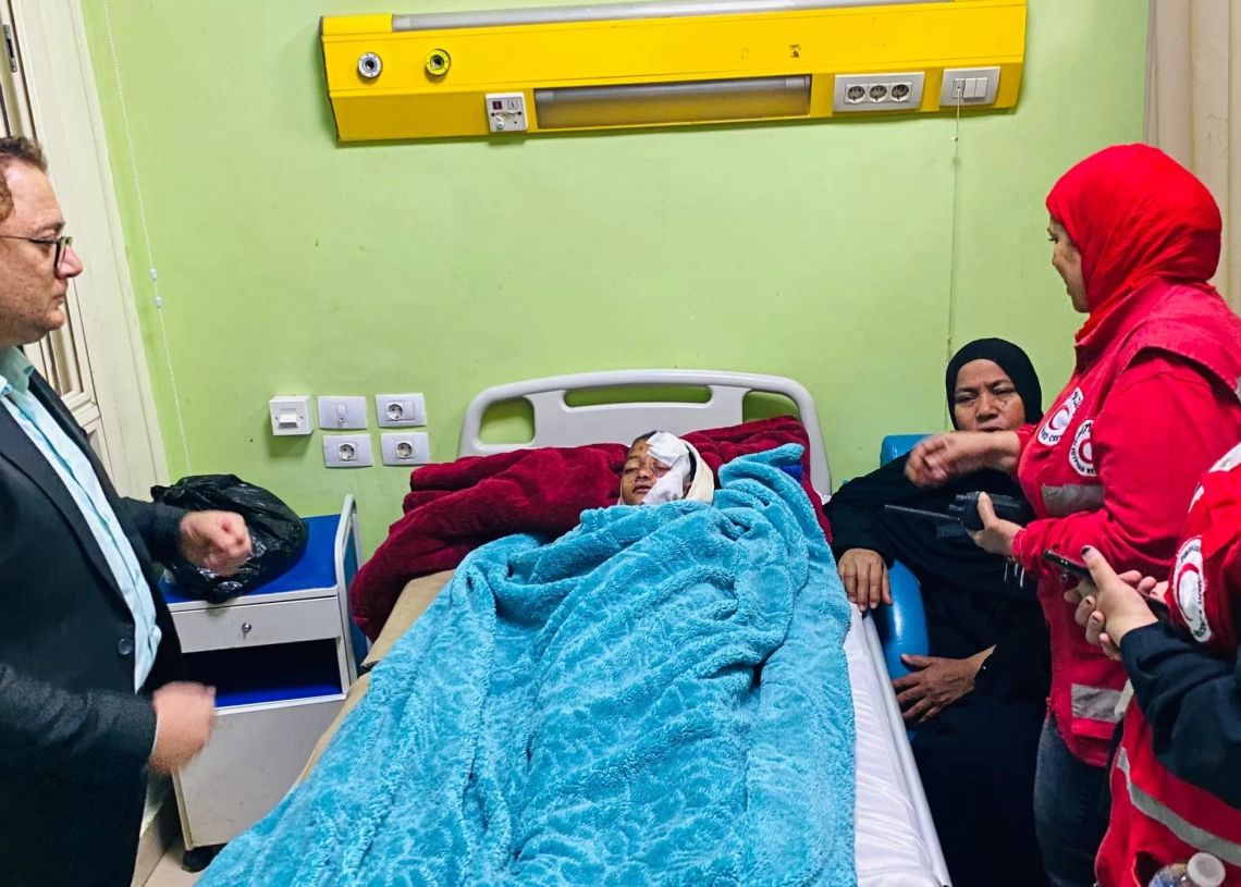 "الهلال الأحمر" يقدم الدعم النفسي لمصابي حادث انقلاب أتوبيس الأقصر 19 - جريدة المساء