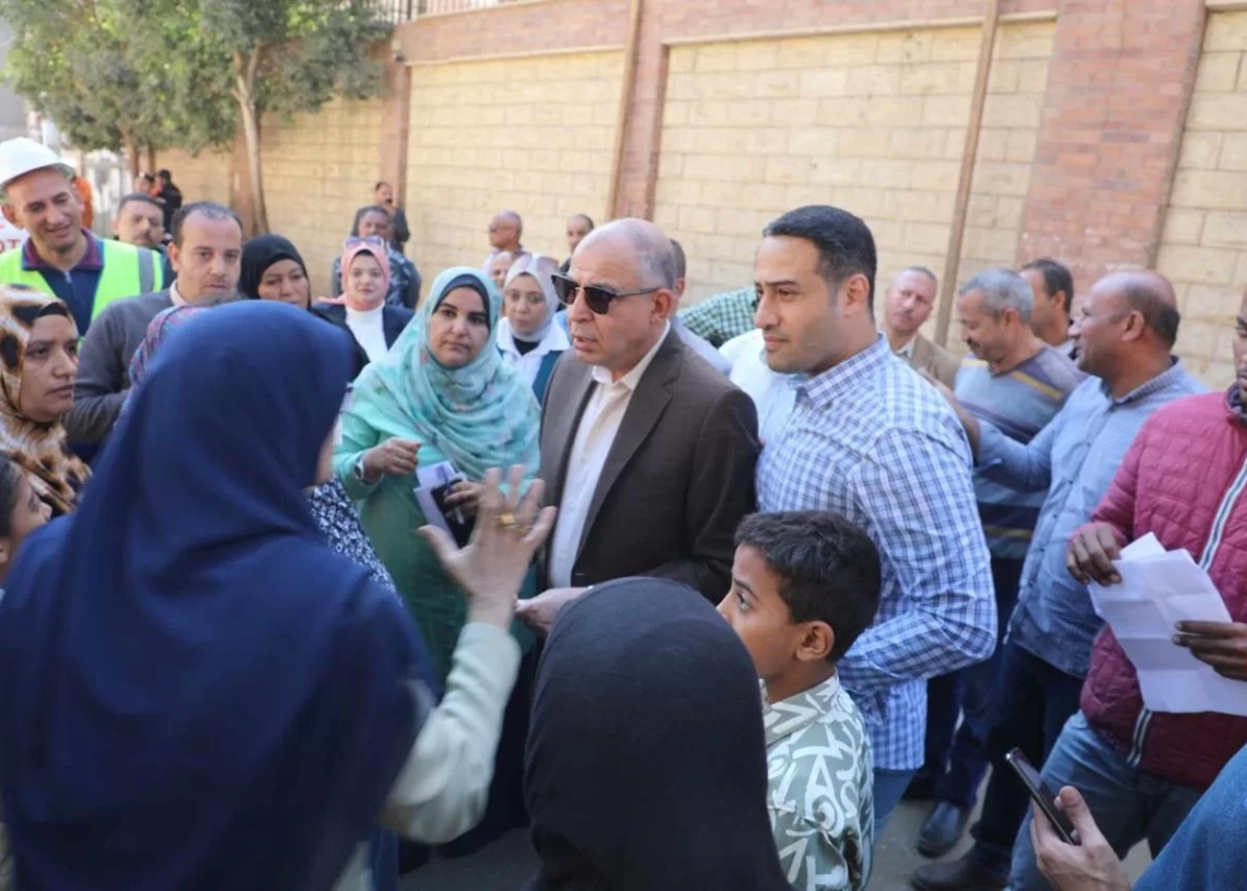 محافظ المنيا يتفقد شوارع أبوقرقاص ويستمع لمطالب المواطنين 17 - جريدة المساء