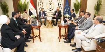 رئيس هيئة الرعاية الصحية يلتقي المدير الإقليمي لشركة "ميدترونيك" 1 - جريدة المساء