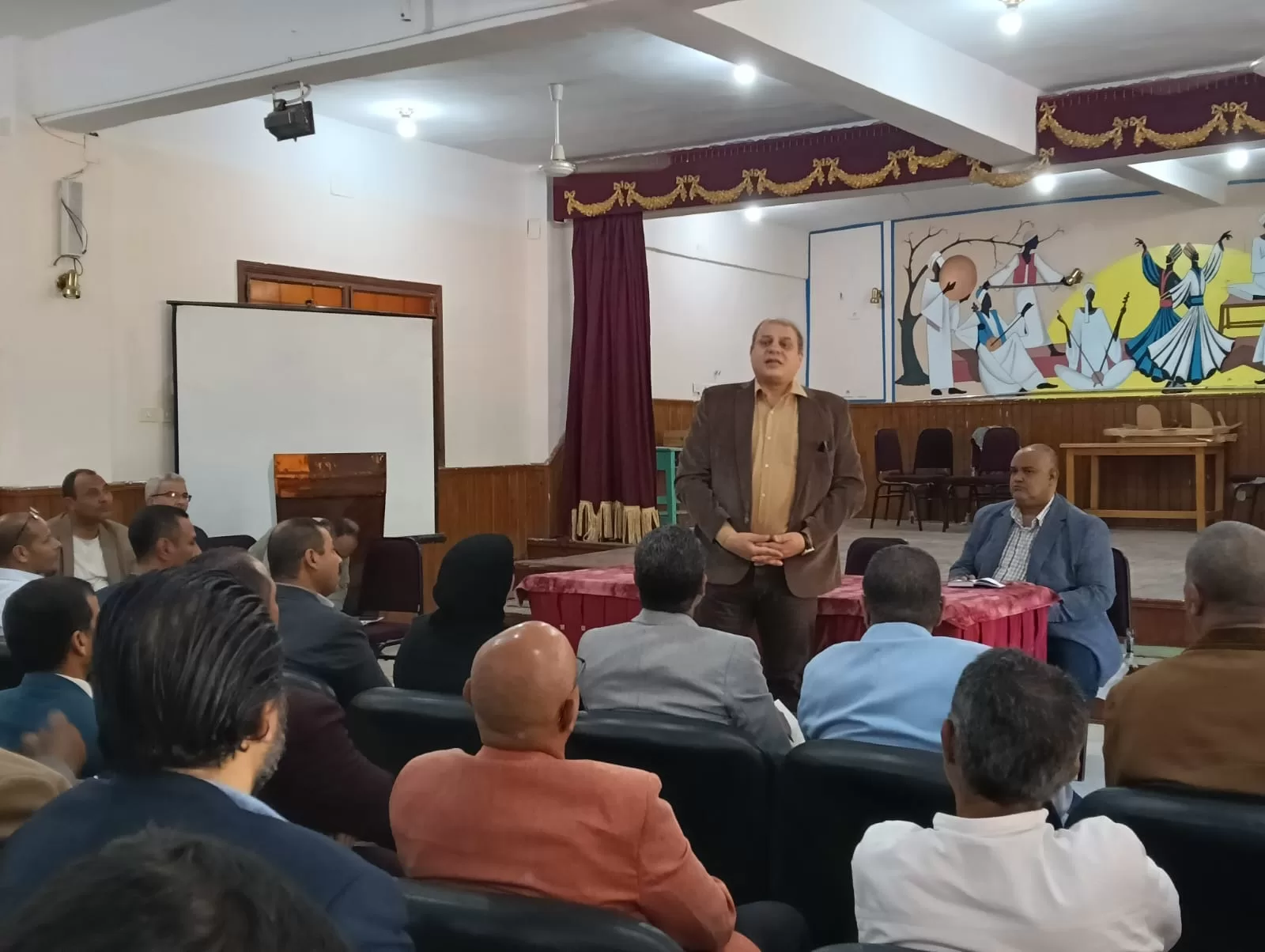 تعليم قنا يناقش جاهزية المدارس للاعتماد الأكاديمي للعام الدراسي الحالي 21 - جريدة المساء