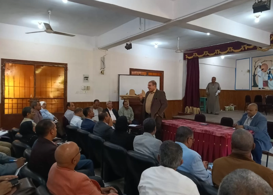 تعليم قنا يناقش جاهزية المدارس للاعتماد الأكاديمي للعام الدراسي الحالي 19 - جريدة المساء