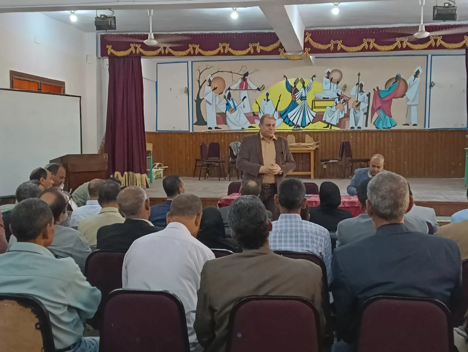 تعليم قنا يناقش جاهزية المدارس للاعتماد الأكاديمي للعام الدراسي الحالي 33 - جريدة المساء