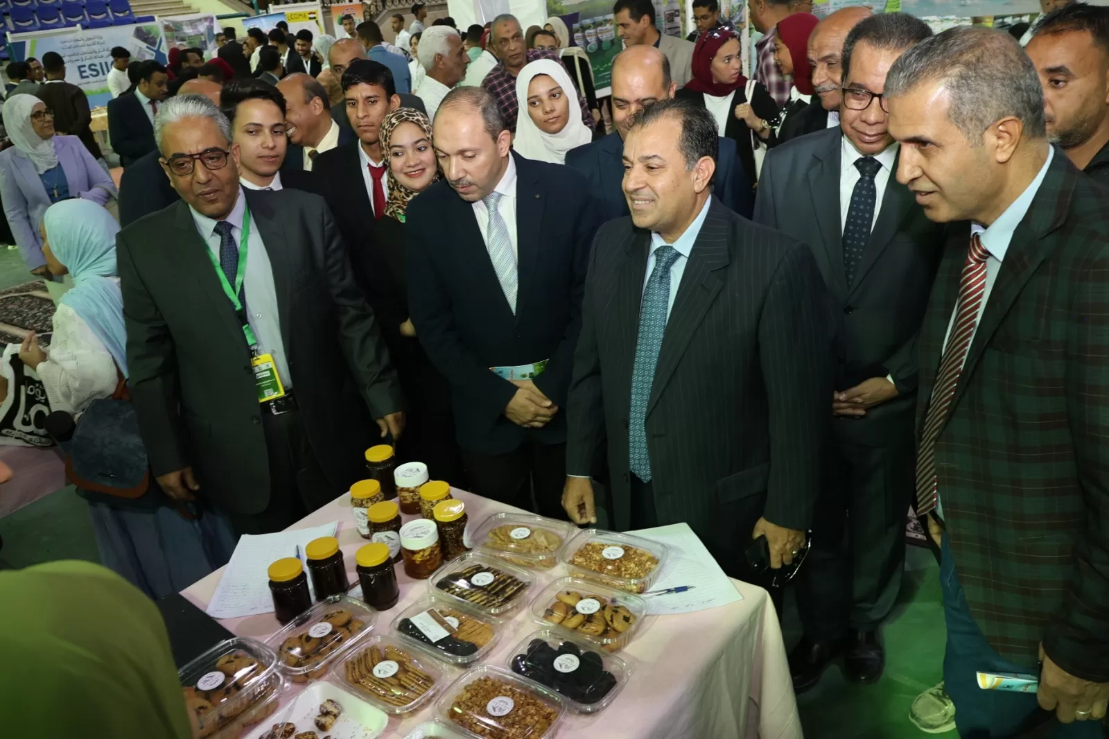 محافظ قنا يفتتح فعاليات المعرض الزراعي الثاني 33 - جريدة المساء