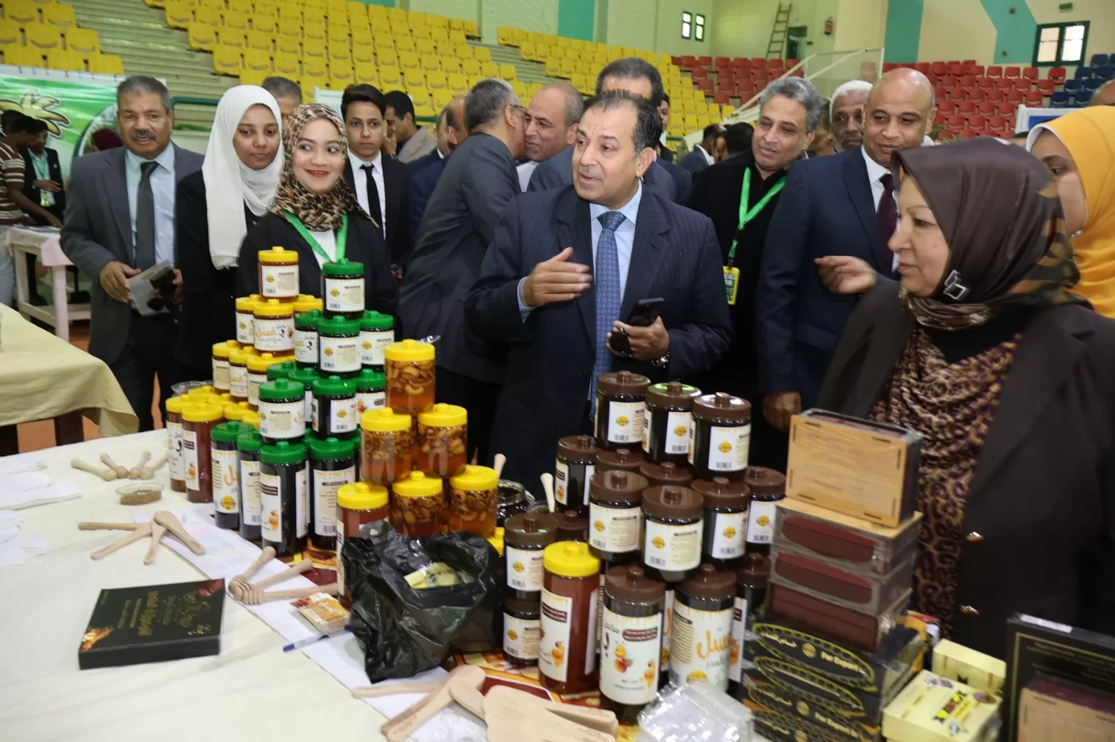 محافظ قنا يفتتح فعاليات المعرض الزراعي الثاني 29 - جريدة المساء