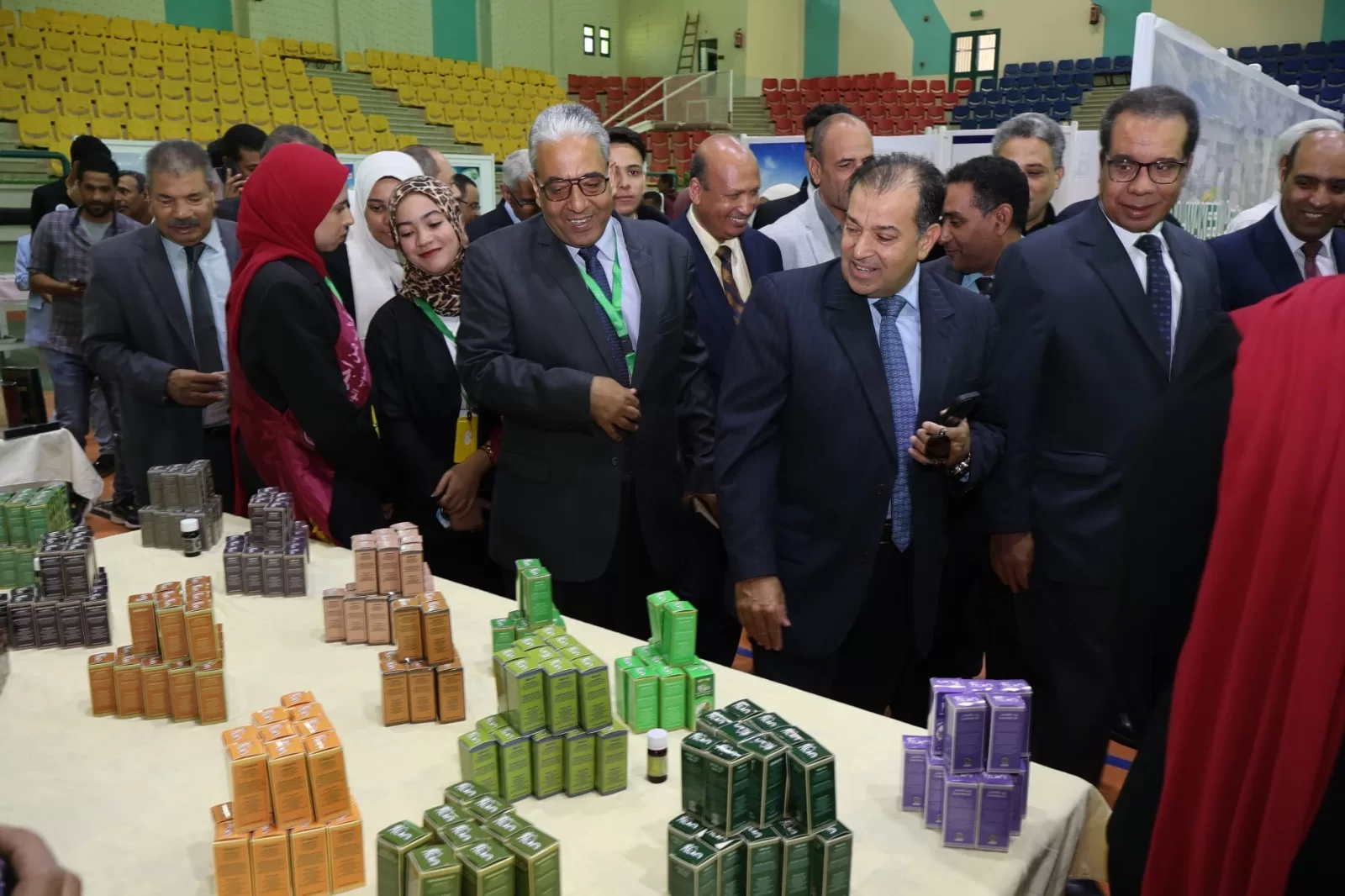 محافظ قنا يفتتح فعاليات المعرض الزراعي الثاني 27 - جريدة المساء