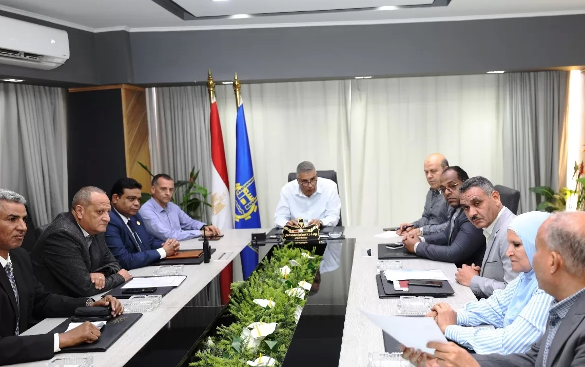 محافظ أسوان : خطة شاملة لتطوير مدرسة التربية الفكرية ووسائل مواصلات وزائرة صحية لخدمة ذوى الهمم 17 - جريدة المساء