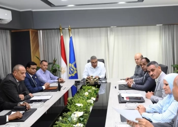 محافظ أسوان : خطة شاملة لتطوير مدرسة التربية الفكرية ووسائل مواصلات وزائرة صحية لخدمة ذوى الهمم 16 - جريدة المساء