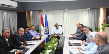 محافظ أسوان : خطة شاملة لتطوير مدرسة التربية الفكرية ووسائل مواصلات وزائرة صحية لخدمة ذوى الهمم 1 - جريدة المساء