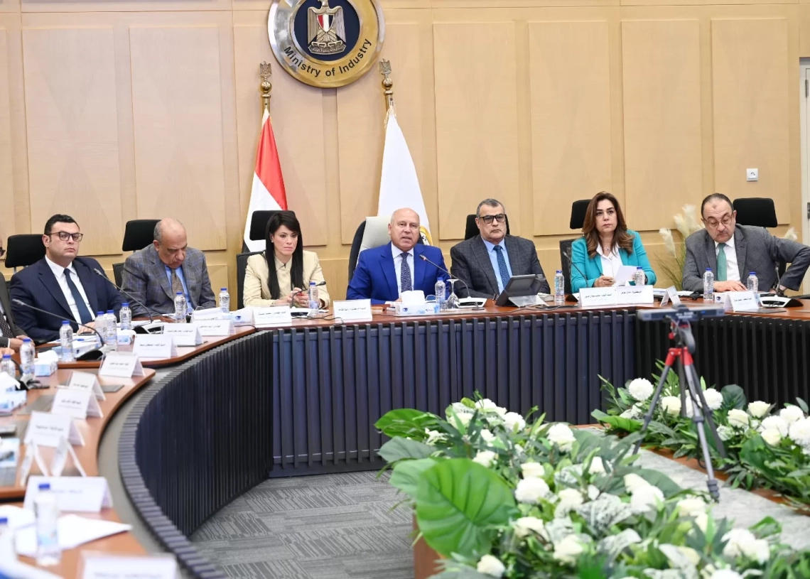 وزير الصناعة: الموافقة على طلب المنطقة الاقتصادية لقناة السويس بشأن كميات الطاقة المطلوبة لعدد 7 شركات تعمل في قطاعات صناعية مختلفة 19 - جريدة المساء