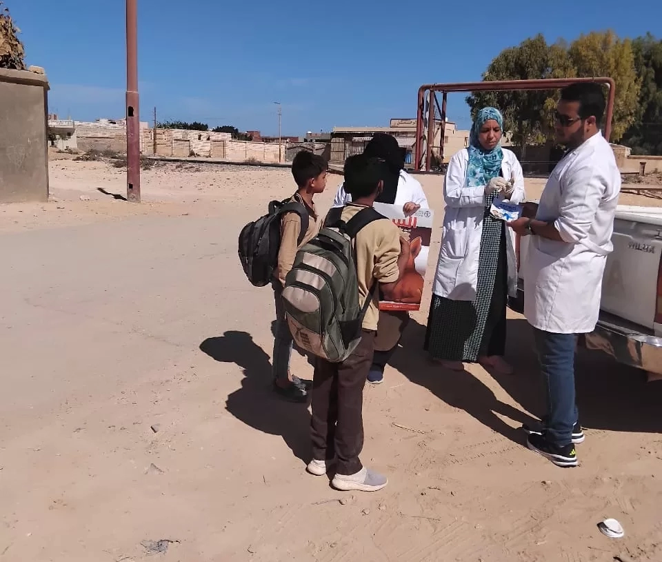 حملات لبيطري مطروح لتحصين الكلاب الضالة ضد مرض السعار وندوات توعية بالمدارس 19 - جريدة المساء