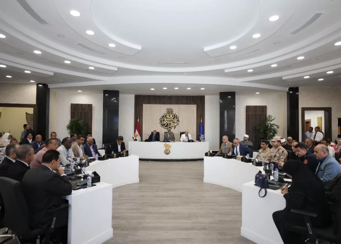 محافظ أسوان يوجه للإسراع بمعدلات تنفيذ الخطة الإستثمارية للعام الحالى .. 19 - جريدة المساء