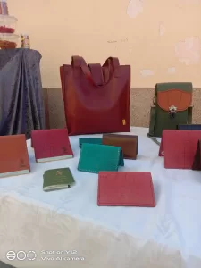 ينتهي غدا.. محافظ الجيزة يتابع فعاليات معرض الحرف اليدوية بجامعة أكتوبر 21 - جريدة المساء