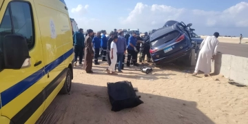 بالصور مصرع واصابة ٤ في حادث اصطدام سيارة ملاكي بنقل بالضبعة 1 - جريدة المساء