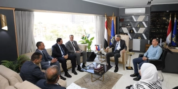 محافظ أسوان و بنك القاهرة يبحثان التعاون في قطاع الإستثمار 2 - جريدة المساء محافظ أسوان و بنك القاهرة يبحثان التعاون في قطاع الإستثمار 1 - جريدة المساء