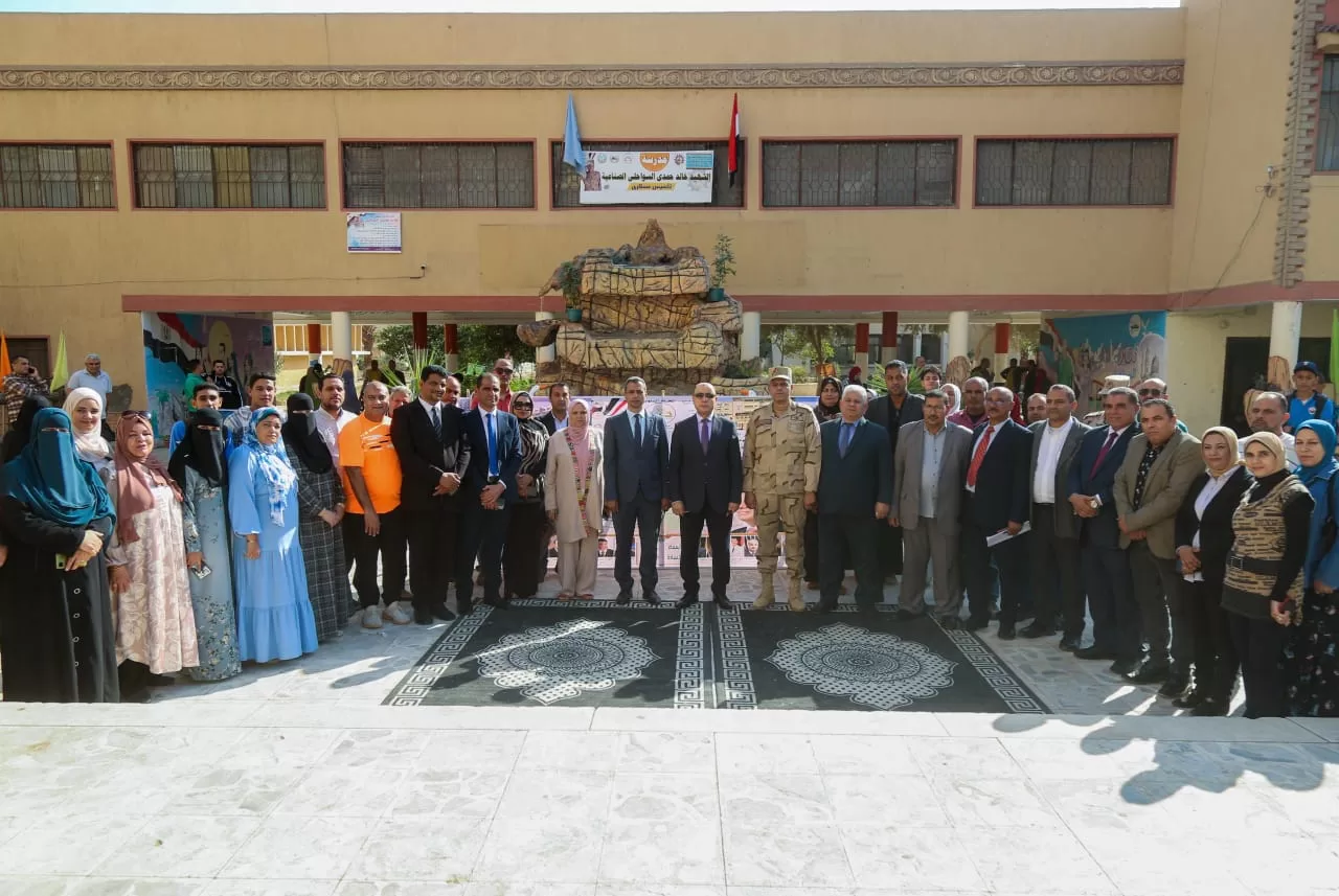 محافظ كفرالشيخ يفتتح قسمين جديدين بمدرسة الشهيد خالد حمدي الصناعية 21 - جريدة المساء