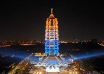 إضاءة برج نانجينغ بالصين بإسم الجيزة.. ما القصة؟ 15 - جريدة المساء