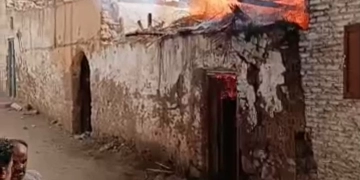 محافظ أسوان يوجه بصرف إعانة عاجلة لأسرة بعد تعرض منزلها لحريق 1 - جريدة المساء