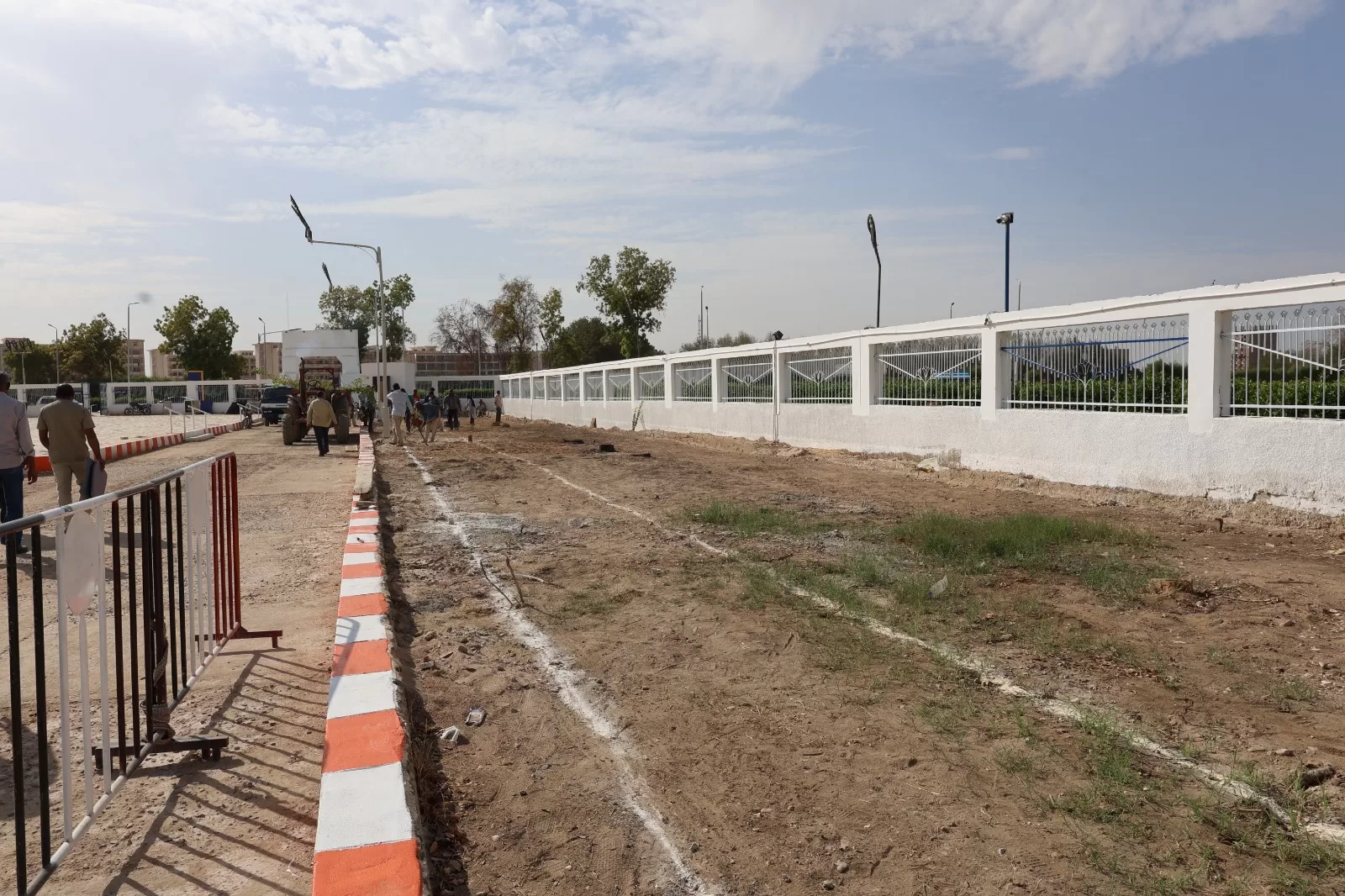 رئيس جامعة قنا يتفقد عددا من المشروعات التطويرية 25 - جريدة المساء