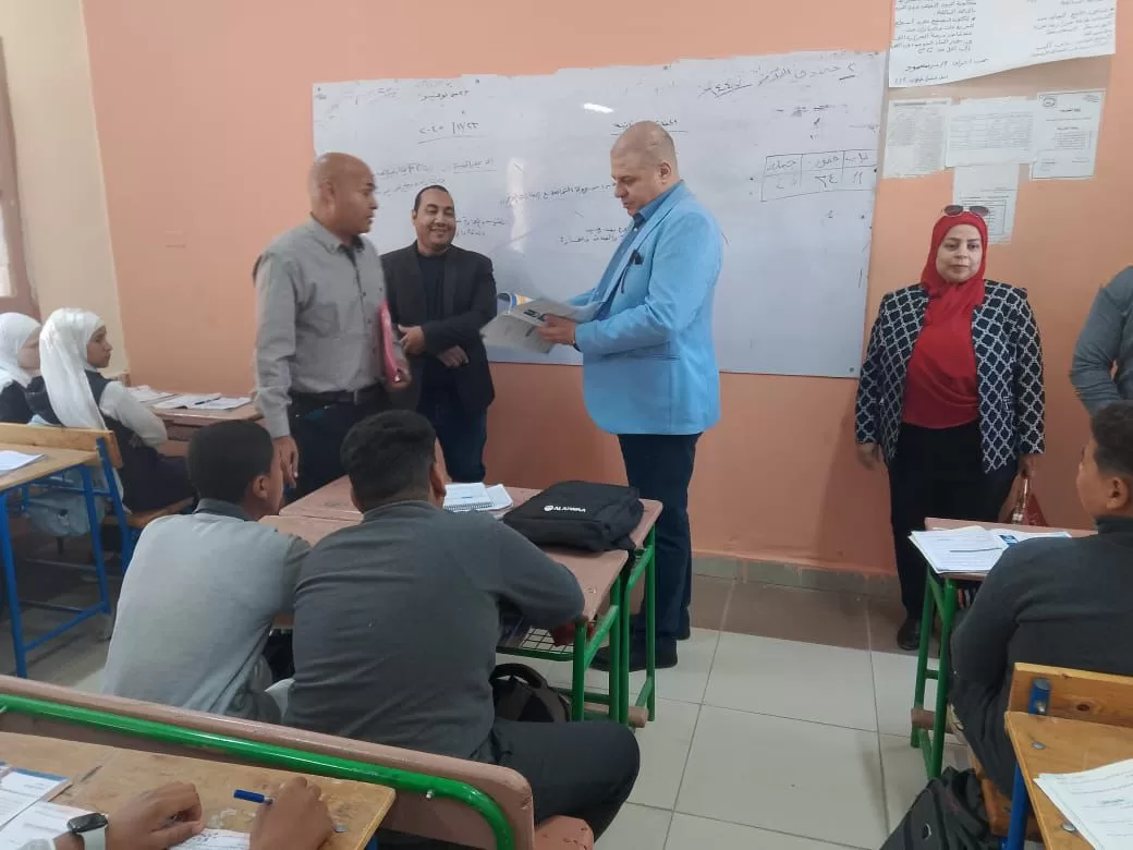 وكيل تعليم قنا يتفقد مدرسة الشهيد علي عبدالله الإعدادية 25 - جريدة المساء