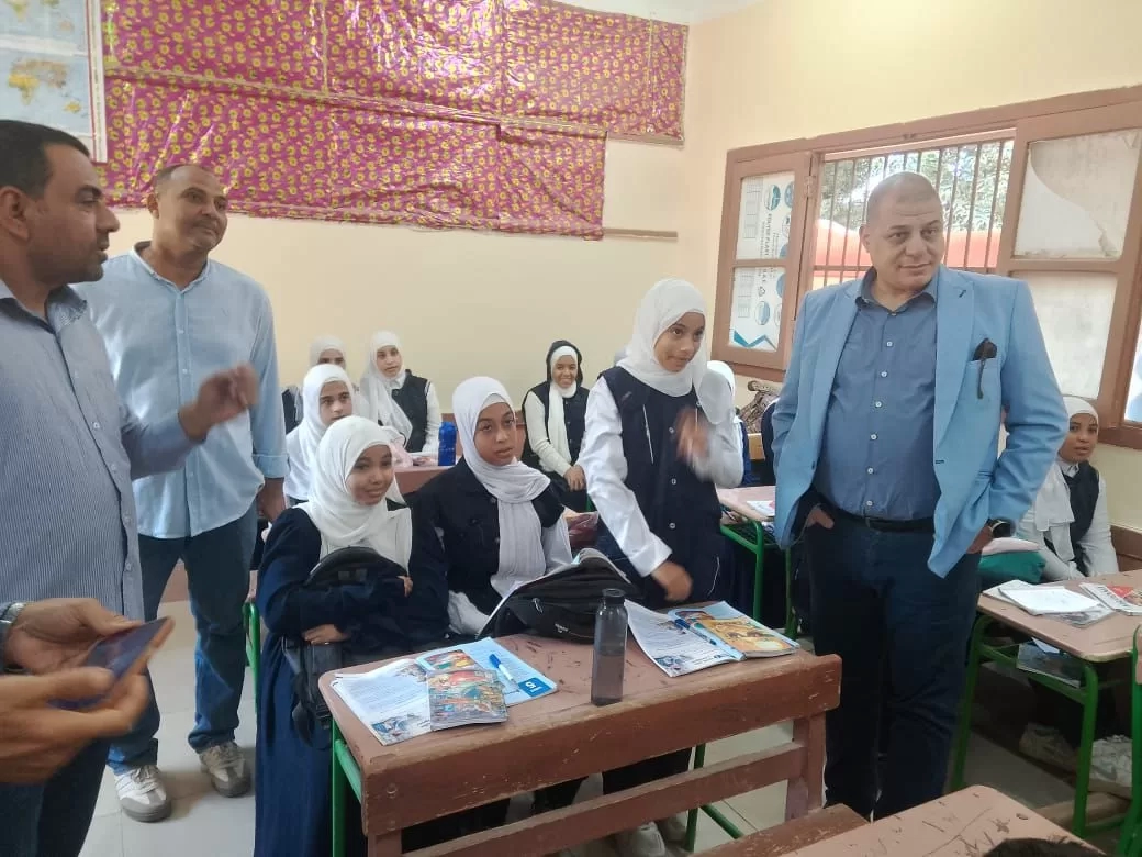 وكيل تعليم قنا يتفقد مدرسة الشهيد علي عبدالله الإعدادية 20 - جريدة المساء وكيل تعليم قنا يتفقد مدرسة الشهيد علي عبدالله الإعدادية 19 - جريدة المساء