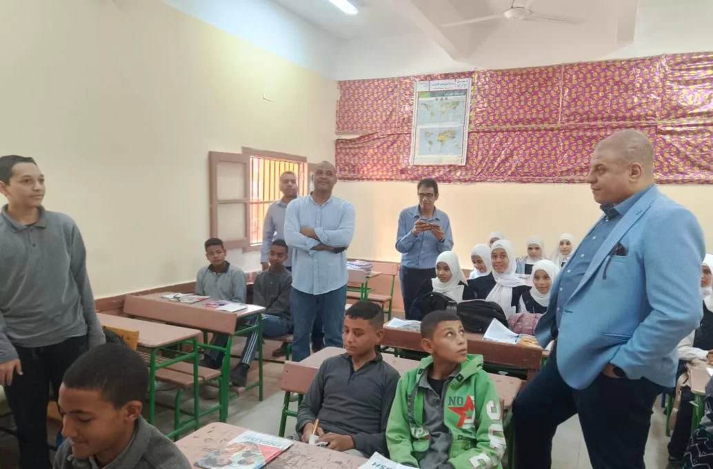 وكيل تعليم قنا يتفقد مدرسة الشهيد علي عبدالله الإعدادية 21 - جريدة المساء