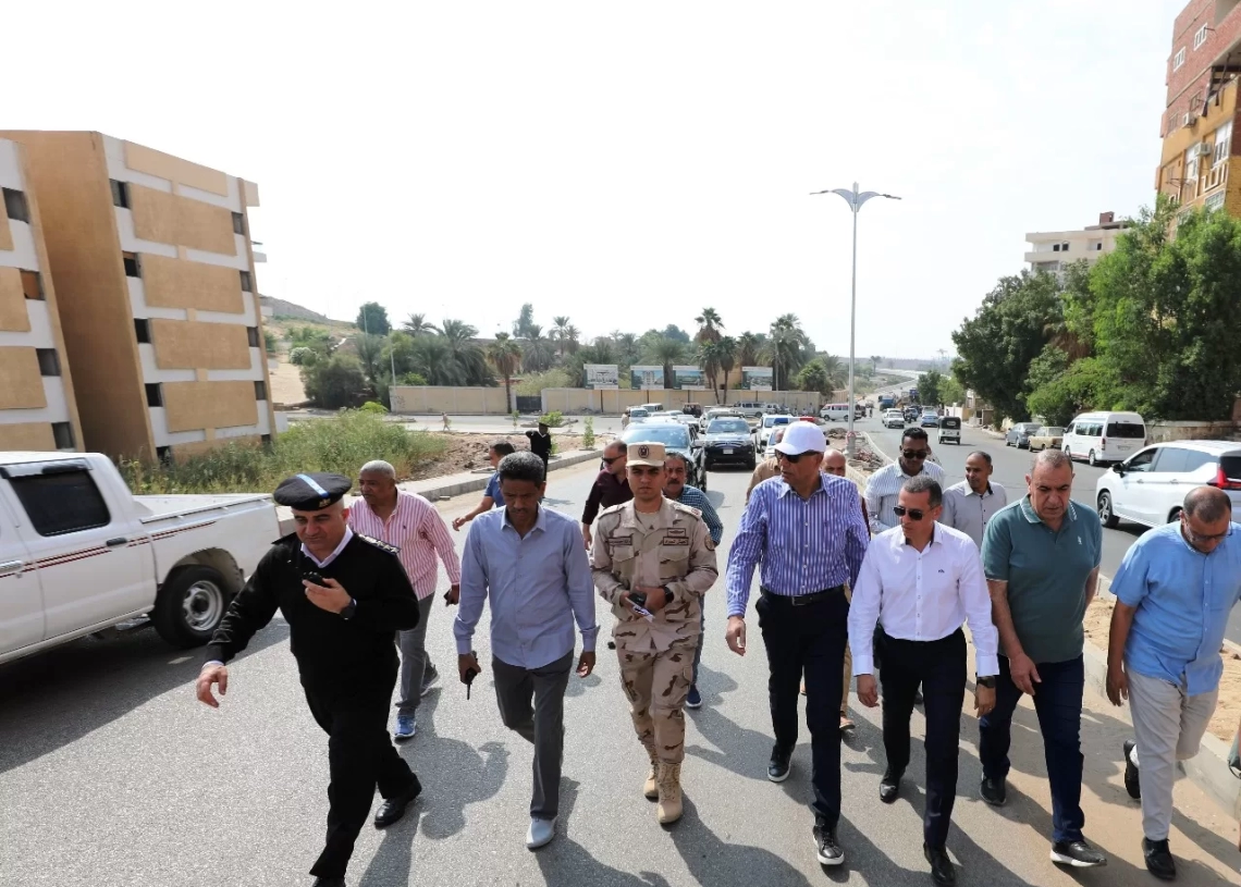 محافظ أسوان : نسابق الزمن للإنتهاء من مشروع تطوير طريق السادات بنسبة إنجاز 97.5% 19 - جريدة المساء