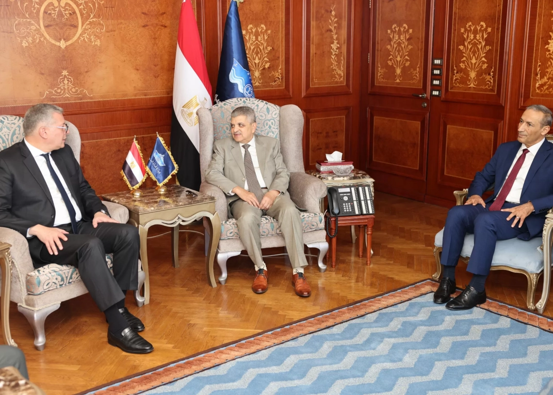 البترول" و"قناة السويس" توقعان اتفاق لإنشاء محطة إسالة وتموين بالغاز المسال 19 - جريدة المساء