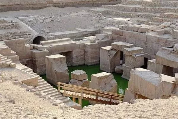 معبد الأوزريون