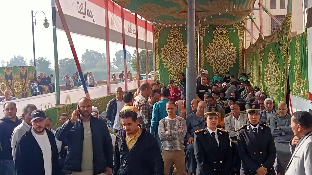 محافظ كفرالشيخ يطمئن على سير العملية الانتخابية ويشيد بمشاركة المواطنين 35 - جريدة المساء