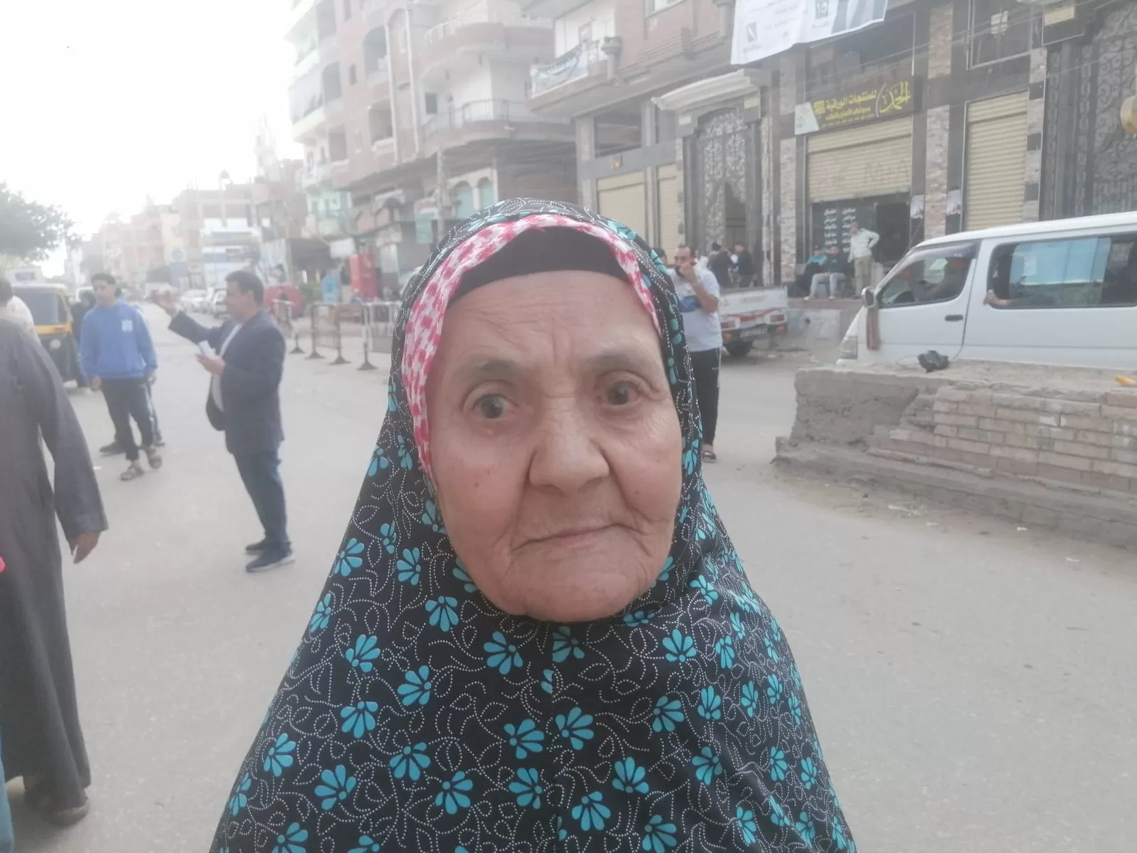 محافظ كفرالشيخ يطمئن على سير العملية الانتخابية ويشيد بمشاركة المواطنين 33 - جريدة المساء