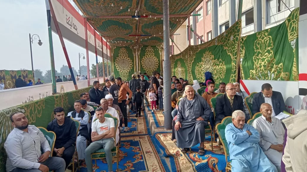 محافظ كفرالشيخ يطمئن على سير العملية الانتخابية ويشيد بمشاركة المواطنين 25 - جريدة المساء