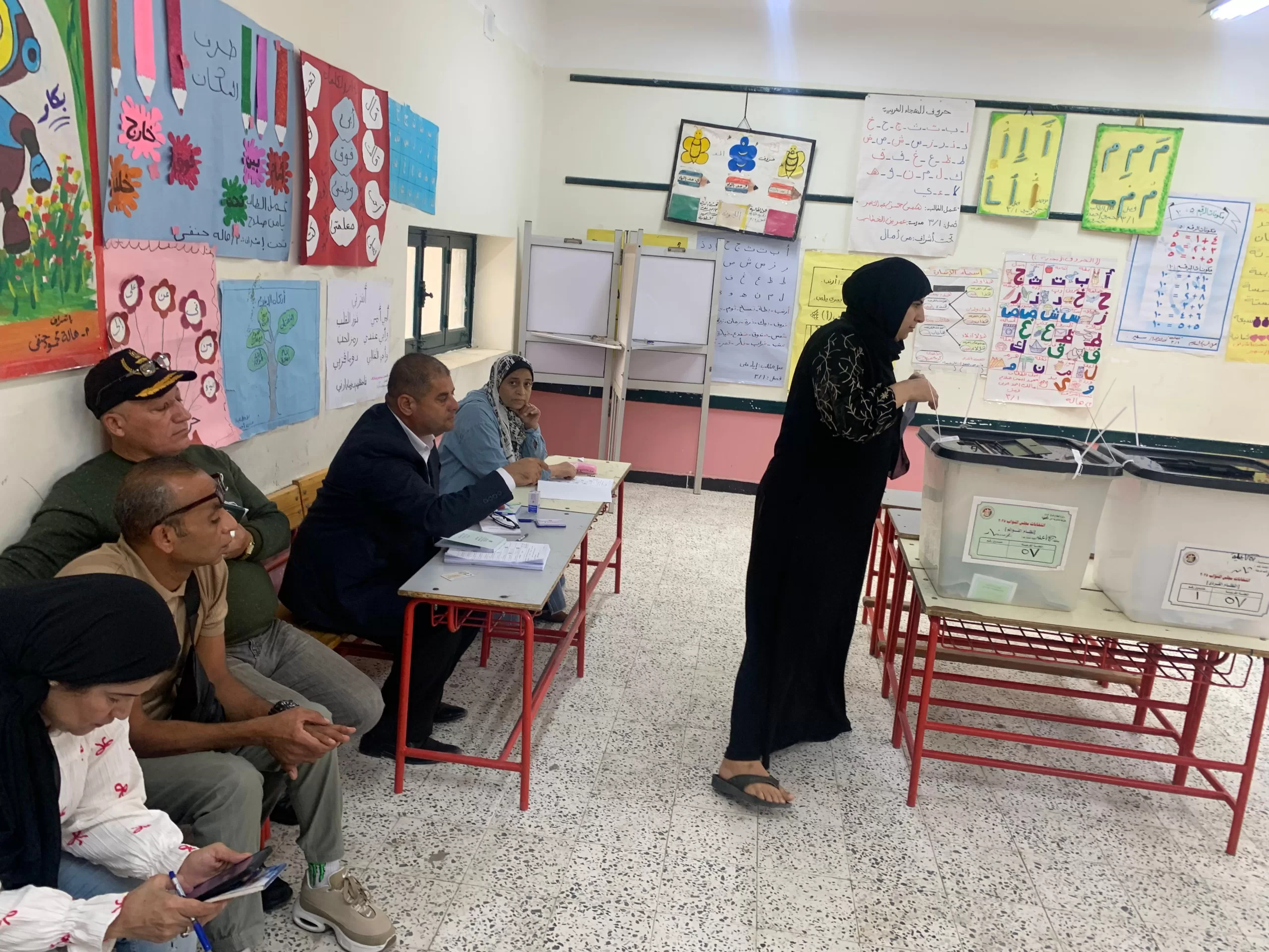 هدوء نسبي وحذر شديد يسيطر على لجان انتخابات النواب بالإسماعيلية 21 - جريدة المساء