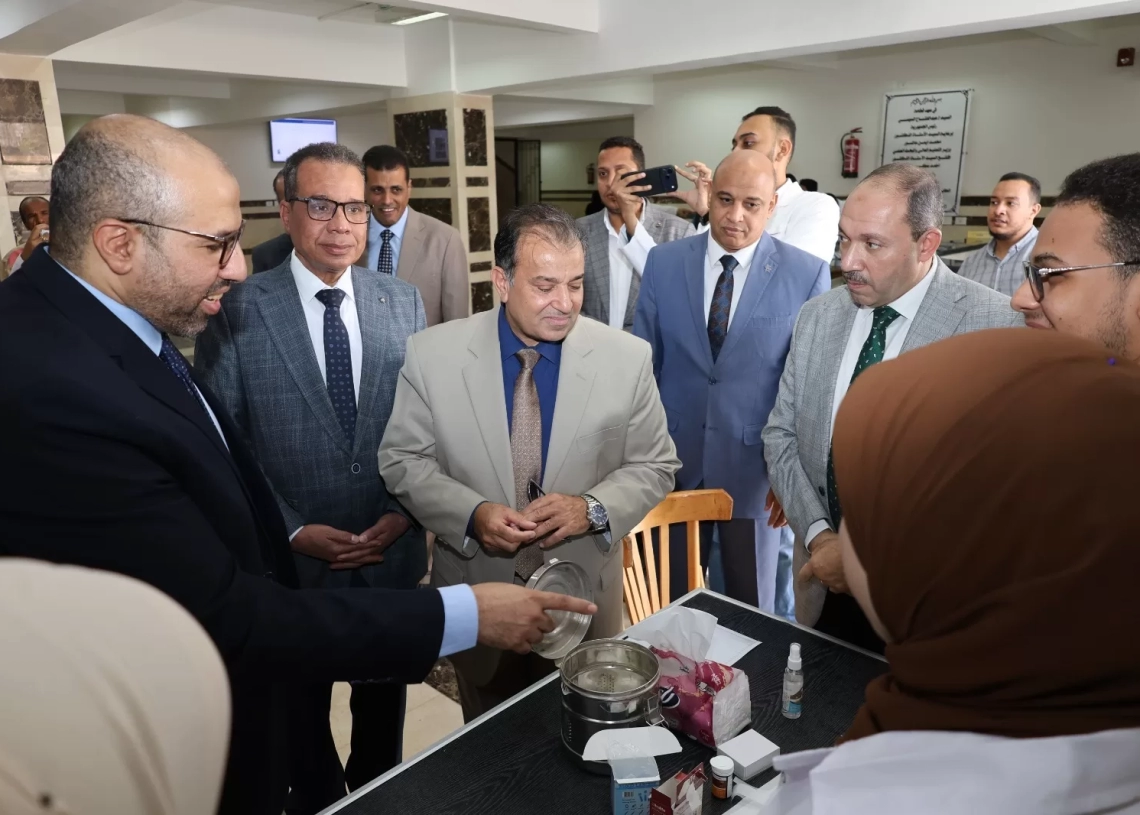 رئيس جامعة قنا يتفقد فعاليات مبادرة “اطمّن ٢” للكشف عن السكري 19 - جريدة المساء رئيس جامعة قنا يتفقد فعاليات مبادرة “اطمّن ٢” للكشف عن السكري 18 - جريدة المساء