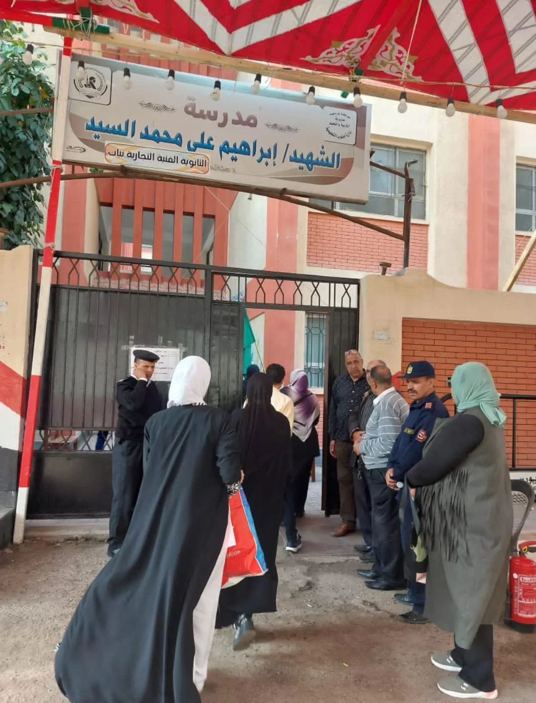 إقبال كثيف من المواطنين على لجان الانتخابات بمحافظة كفر الشيخ 23 - جريدة المساء