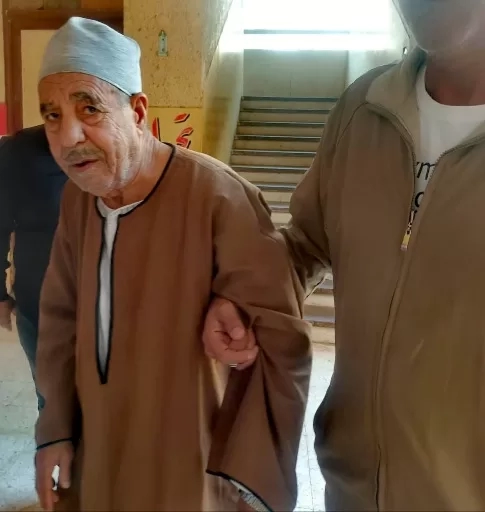 مسن يبلغ 85 عامًا يشارك في الانتخابات بكفر الشيخ على عكازين 19 - جريدة المساء