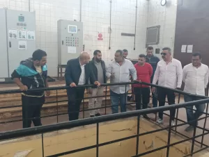 للقضاء علي مشكلة الطفوحات.. نائب محافظ الجيزة يتابع ميدانيا مشروع تجديد شبكات الصرف الصحي بأبو النمرس 41 - جريدة المساء