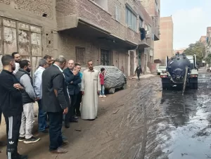 للقضاء علي مشكلة الطفوحات.. نائب محافظ الجيزة يتابع ميدانيا مشروع تجديد شبكات الصرف الصحي بأبو النمرس 35 - جريدة المساء