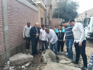 للقضاء علي مشكلة الطفوحات.. نائب محافظ الجيزة يتابع ميدانيا مشروع تجديد شبكات الصرف الصحي بأبو النمرس 21 - جريدة المساء