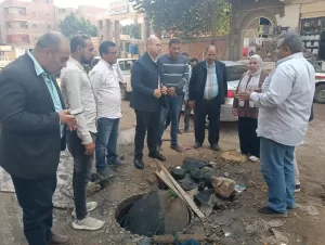 للقضاء علي مشكلة الطفوحات.. نائب محافظ الجيزة يتابع ميدانيا مشروع تجديد شبكات الصرف الصحي بأبو النمرس 23 - جريدة المساء