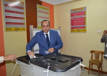 نائب محافظ المنوفية يُدلي بصوته بمدرسة منوف التجارية بنات 19 - جريدة المساء