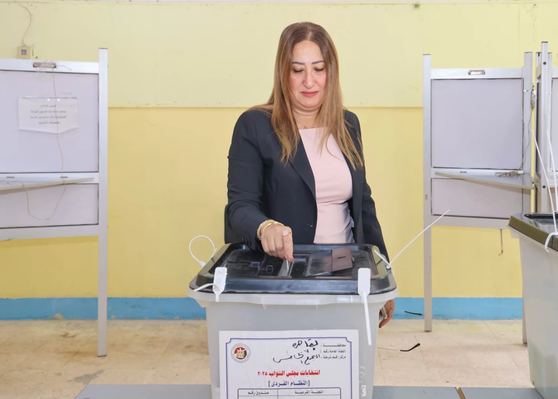 رئيس البريد تُدلي بصوتها.. في انتخابات مجلس النواب 18 - جريدة المساء رئيس البريد تُدلي بصوتها.. في انتخابات مجلس النواب 17 - جريدة المساء
