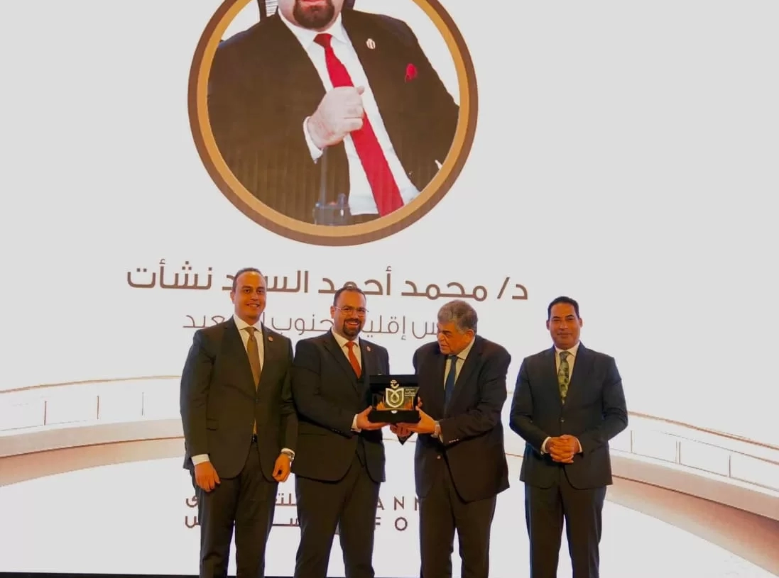 أثناء مشاركته بالملتقى الدولى السنوى السادس للهيئة العامة للرعاية الصحية .. محافظ أسوان يشيد بحصول المحافظة على جائزتين بالملتقى بأفضل مركز طب أسرة وجائزة التميز الإدارى 17 - جريدة المساء