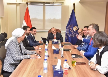 رئيس هيئة الدواء وشركتا داف وكيورليدز بحثا  تعزيز إتاحة الأدوية المبتكرة في السوق المصري 29 - جريدة المساء