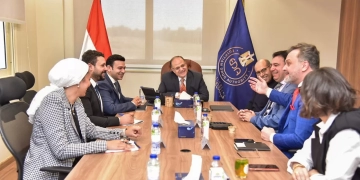 رئيس هيئة الدواء وشركتا داف وكيورليدز بحثا  تعزيز إتاحة الأدوية المبتكرة في السوق المصري 1 - جريدة المساء