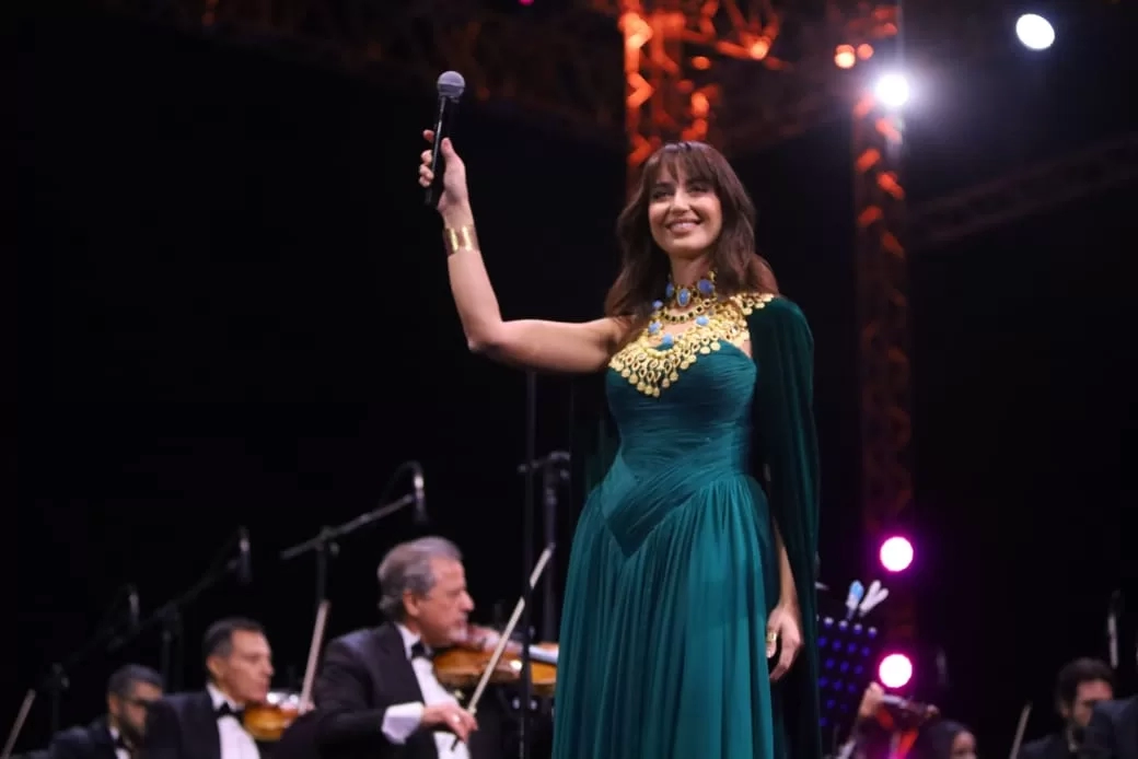 فايا يونان وعبير نعمة تضيئان مهرجان "صدى الأهرامات" بليلة عربية تجمع الأصالة وروح العصر 19 - جريدة المساء