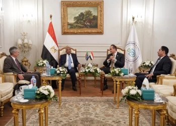 "السبكى" ووزير صحة جنوب أفريقيا بحثا تعزيز السياحة العلاجية 19 - جريدة المساء